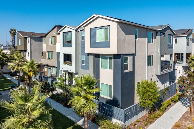 New modern homes are found on the east side of the Lacy neighborhood.