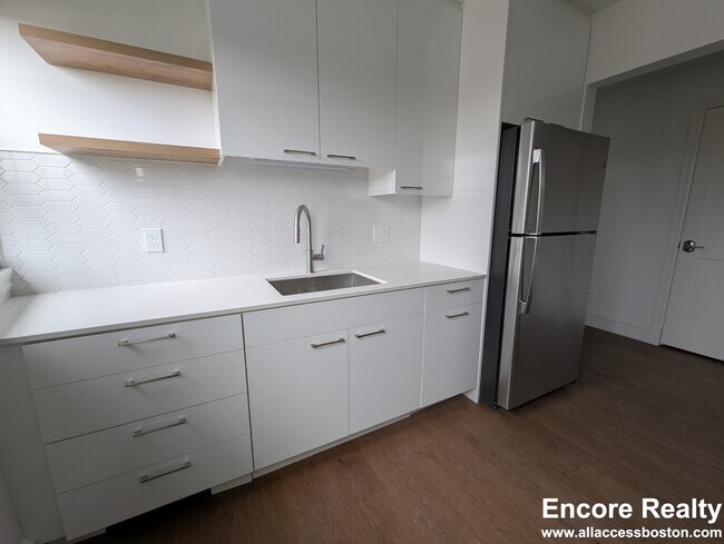 1200 Massachusetts Ave unit 8 DFT URNKV, Cambridge, MA 02138 - photo 5