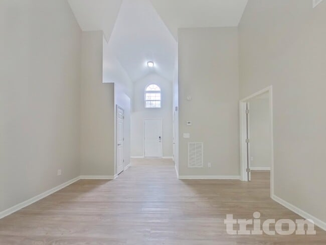 5020 Osage Cir, Charlotte, NC 28269 - photo 3