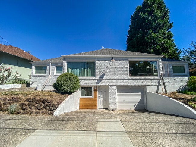 2717 NE Weidler St, Portland, OR 97232 - photo 6