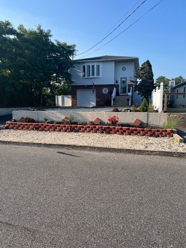 15 Lyndale Ct, Shirley, NY 11967