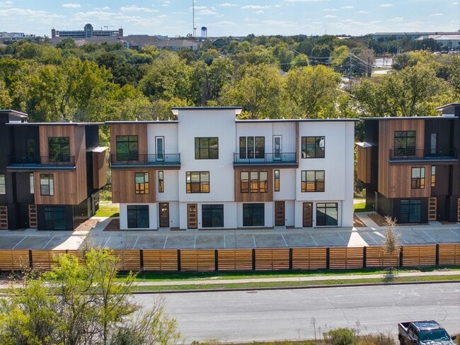 2539 E Villa Maria Rd, Bryan, TX 77802 - photo 2