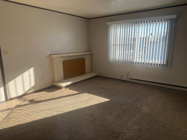 704 Miller Ct unit C, Rawlins, WY 82301 - photo 3