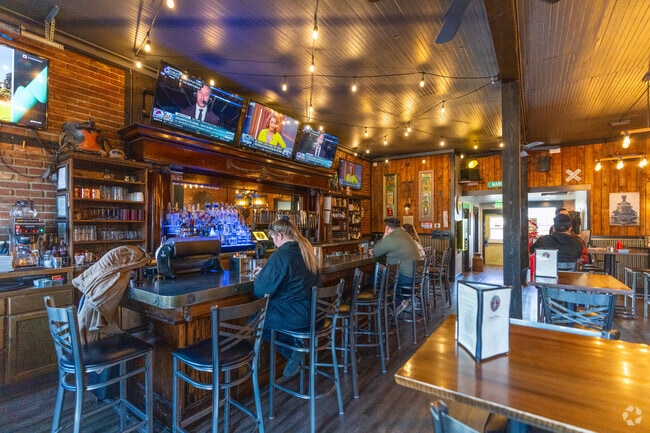 Rathdrum features several local restaurants and breweries that you can walk to.