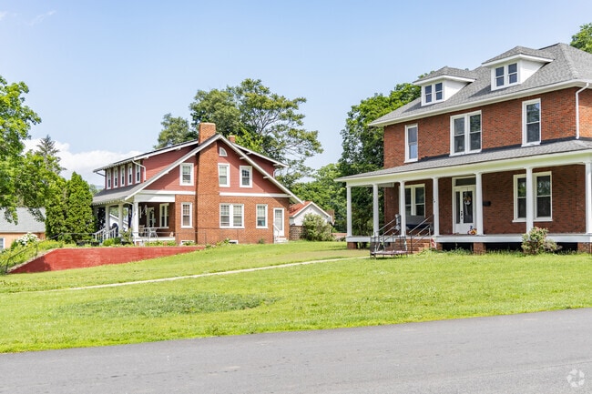 Large single family housing is common in the Massanutten area.