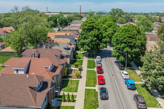 The Chicago bungalow and views of the skyline from West Chatham are characteristic of the city.