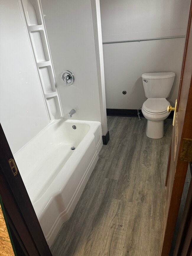 814 Clinton St unit B, Ottawa, IL 61350 - photo 7