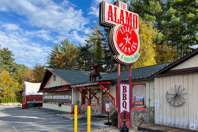 Enjoy great food at The Alamo Texas BBQ, located in the Brookline neighborhood.