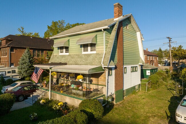 A Dutch Colonial in Pilgrim Village enjoys the evening sunset.