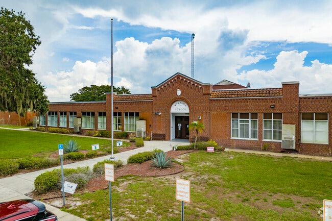 Wimauma Elementary uses the best educational practices to guide students.