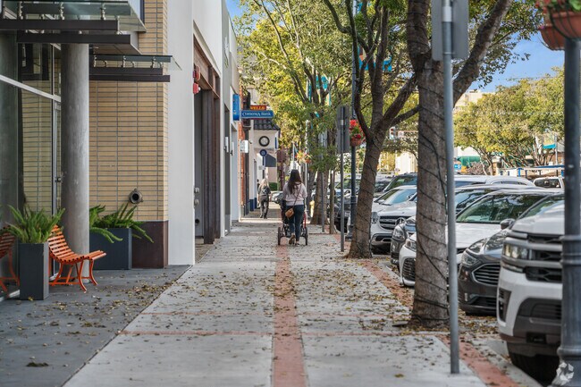 Laurel St. is a popular area in Howard Park amongst the community.