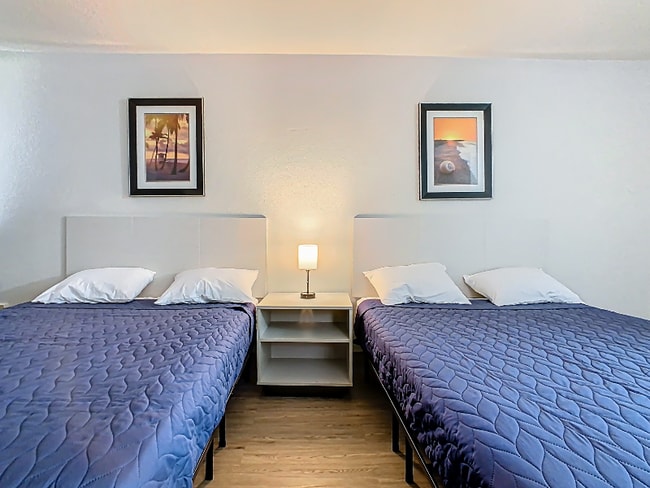 44199 Us-27 unit 282 Double Room, Davenport, FL 33897 - photo 6