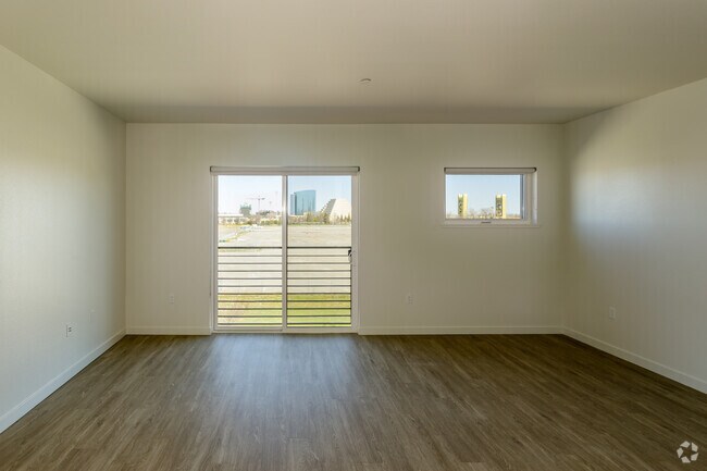 Studio - 570SF