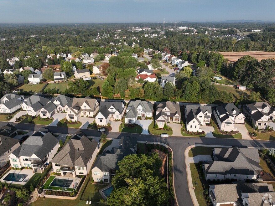 202 Chestnut Pond Ln, Simpsonville, SC 29681 - photo 2