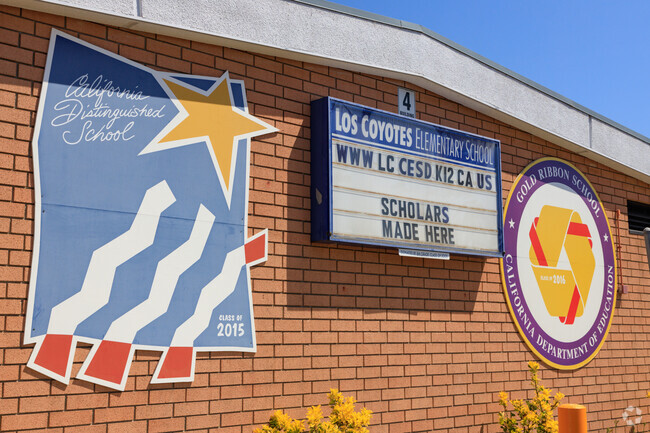 Los Coyotes Elementary School, National Blue Ribbon School.