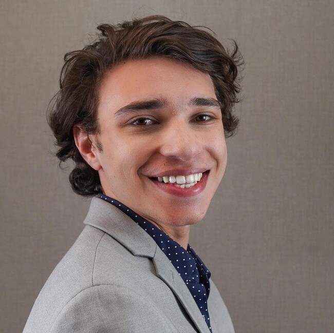 Agent Photo