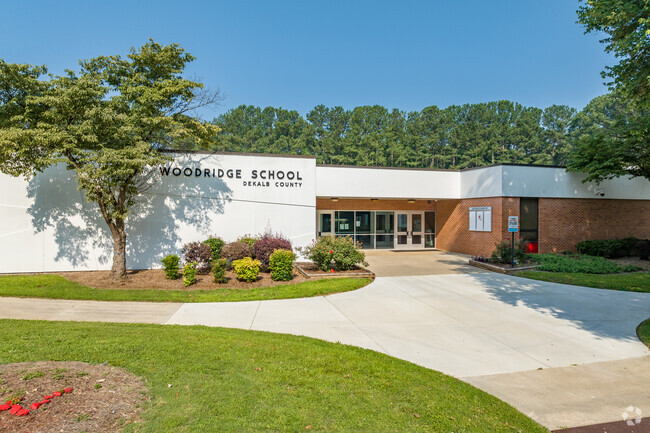 Front of Woodridge Elementary School in the neighborhood of Stone Mountain neighborhood.