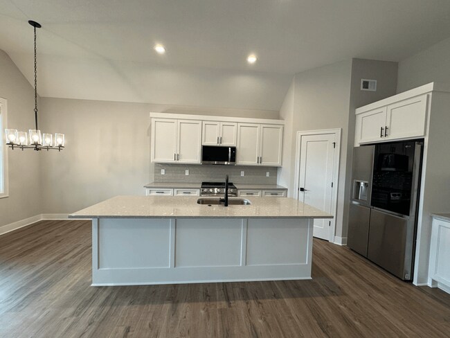 1418 SW Winthrop Dr, Lee's Summit, MO 64081 - photo 4