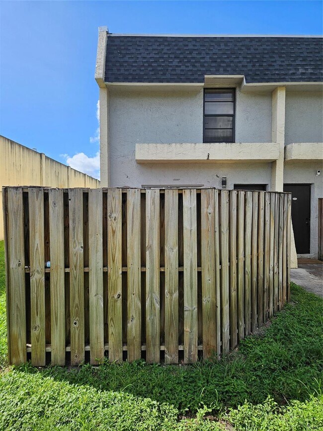 2456 NW 52nd Ave, Lauderhill, FL 33313