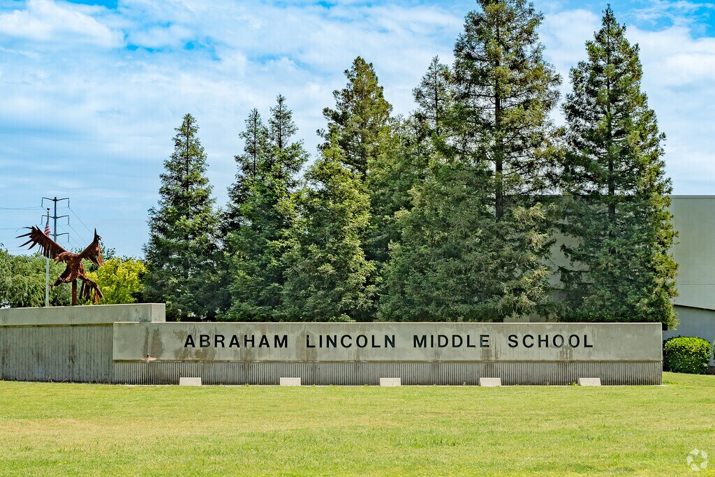 Abraham Lincoln Middle School serves grades 7-8 in Selma.