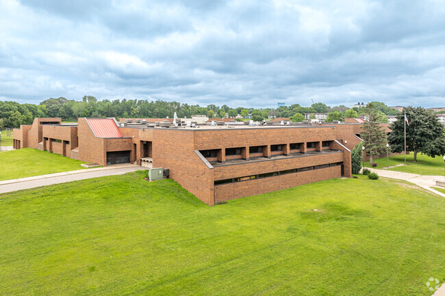 Battle Creek Middle School serves students in grades 6-8.