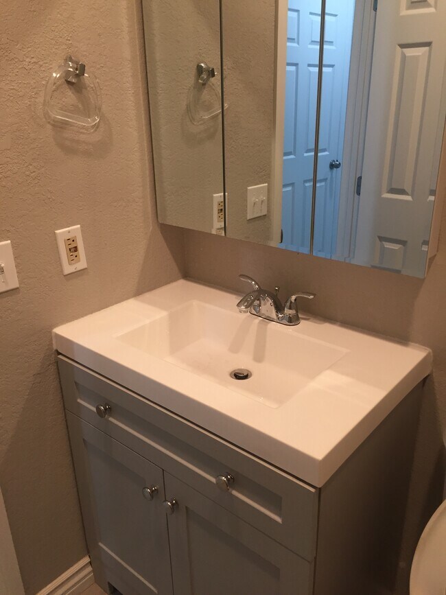 16588 Vine St unit B, Hesperia, CA 92345 - photo 6