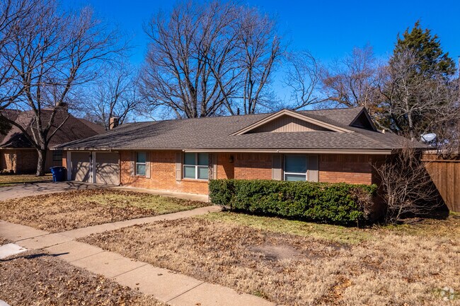 Mid-century ranch-style homes with sleek, minimalist designs and brick exteriors can be seen throughout Ennis.