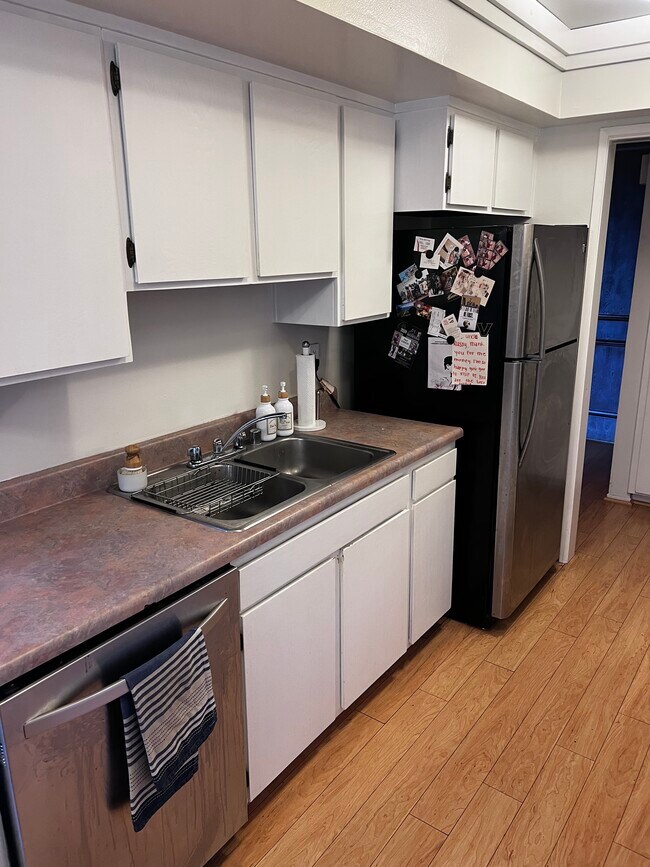 5870 Green Valley Cir unit 121, Culver City, CA 90230 - photo 4