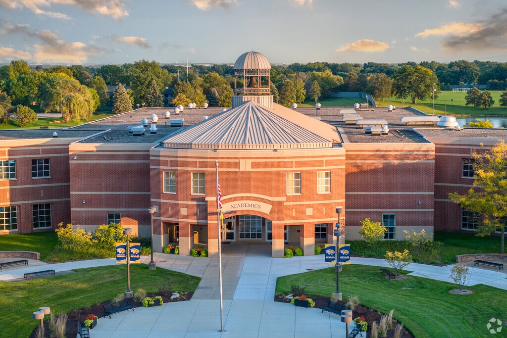 Neuqua Valley High School, Rankings & Reviews
