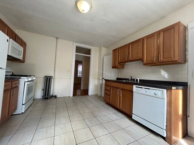 8 Barrows St unit 2, Allston, MA 02134 - photo 3