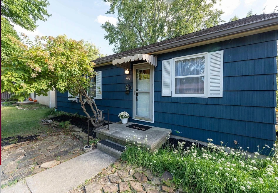 904 E Maxwell Ln, Bloomington, IN 47401 - photo 1