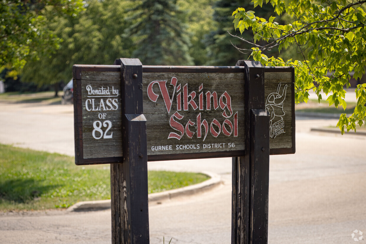 Viking Middle School, Gurnee IL Rankings & Reviews - Homes.com