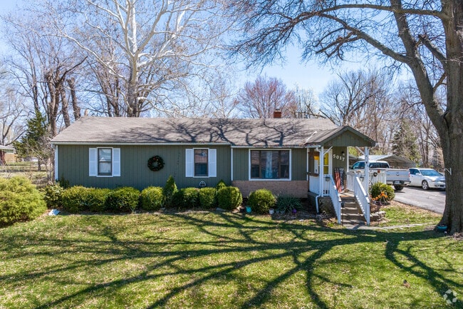 A midcentury ranch home in Maple Park.