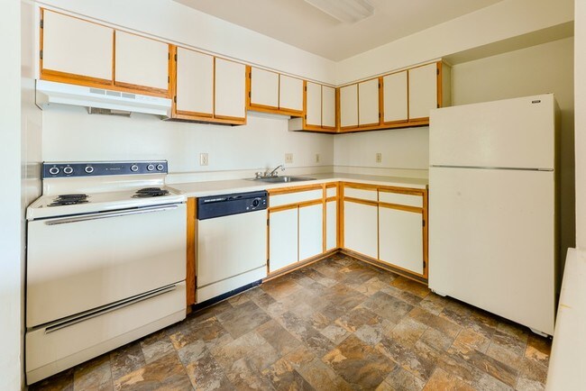 Morris Square, Mount Morris, MI 48458 - photo 2