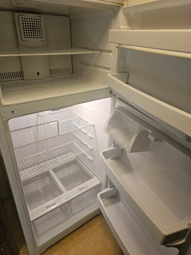 401 N East St unit 205, Weyauwega, WI 54983 - photo 5