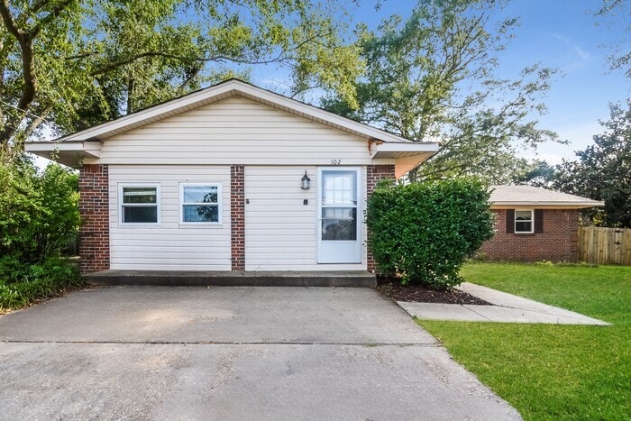 102 Griffith Ave, Prattville, AL 36066 - photo 1