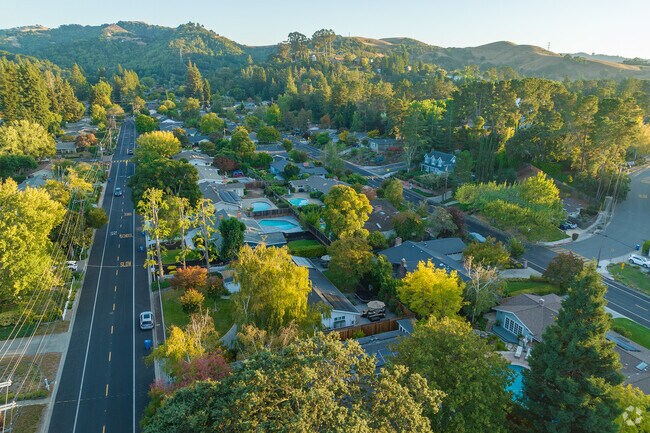 Beautiful weather in Burton Valley, near Lafayette, California.