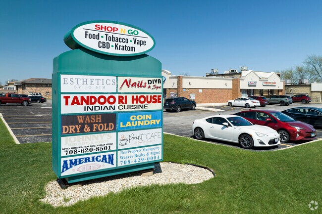 Many shopping and dining options are available at East Fernway Park.