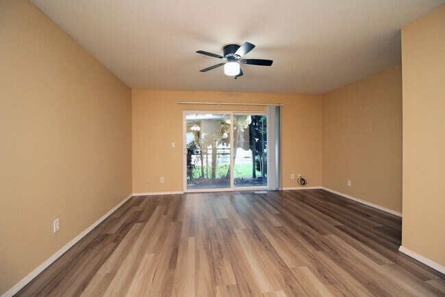 3548-3548 NE 102nd Ave unit 3540, Portland, OR 97220 - photo 4