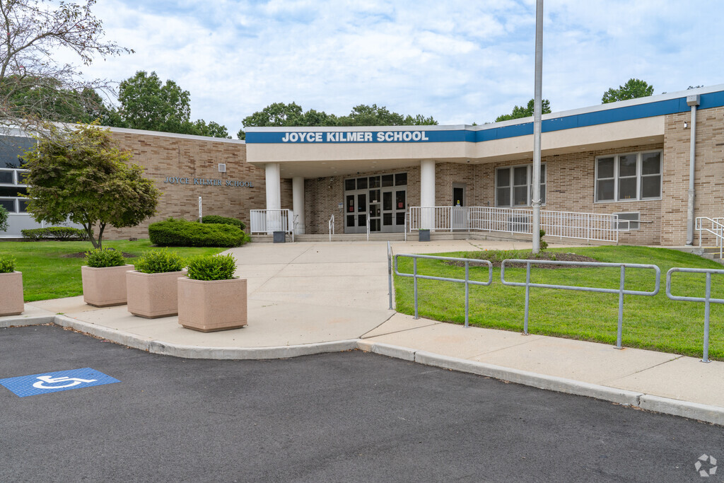 Joyce Kilmer Elementary School serves students in Mahwah, NJ.