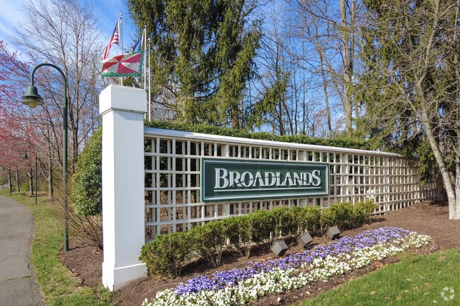 Broadlands welcomes you to the neighborhood.