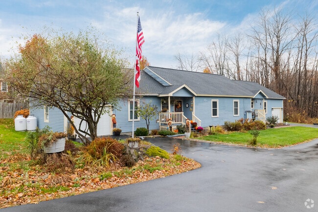 Spacious and functional, Henniker's ranch style homes are ideal for relaxed, easygoing living.