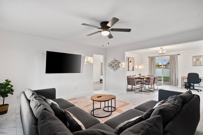 3023 N 40th Ln unit ID1244329P, Phoenix, AZ 85019 - photo 2