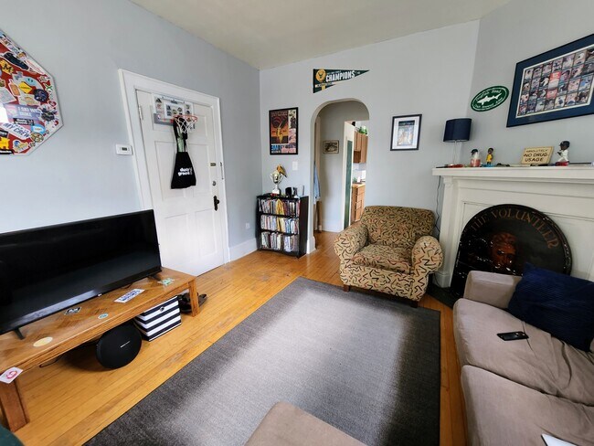 2206 E Locust St unit 2120, Milwaukee, WI 53211 - photo 5