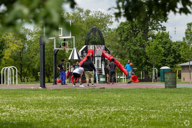 Burbank has a few great parks for basketball throughout the neighborhood.