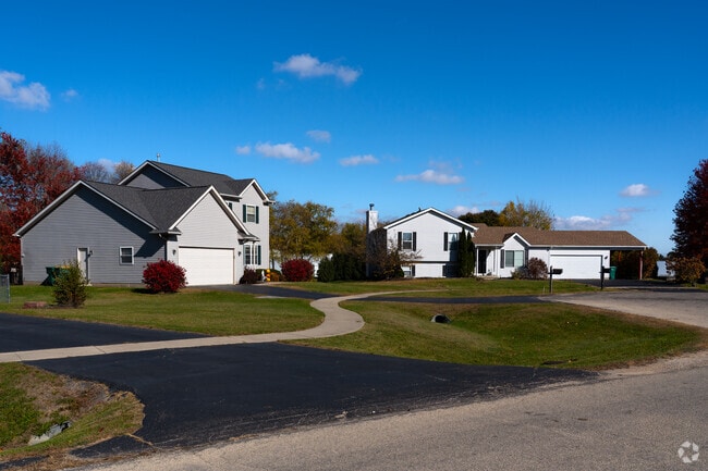 Split-level and New Traditional homes are common in Kingston.