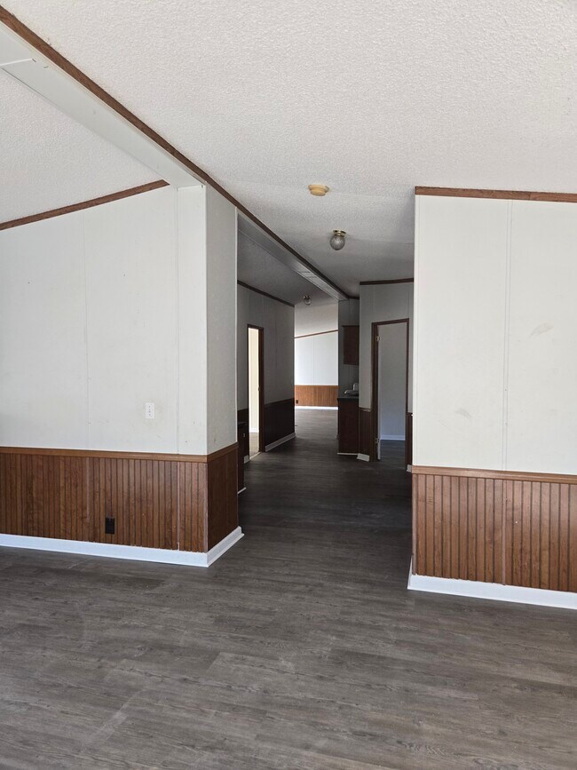 467 Paul St, Laurens, SC 29360 - photo 4