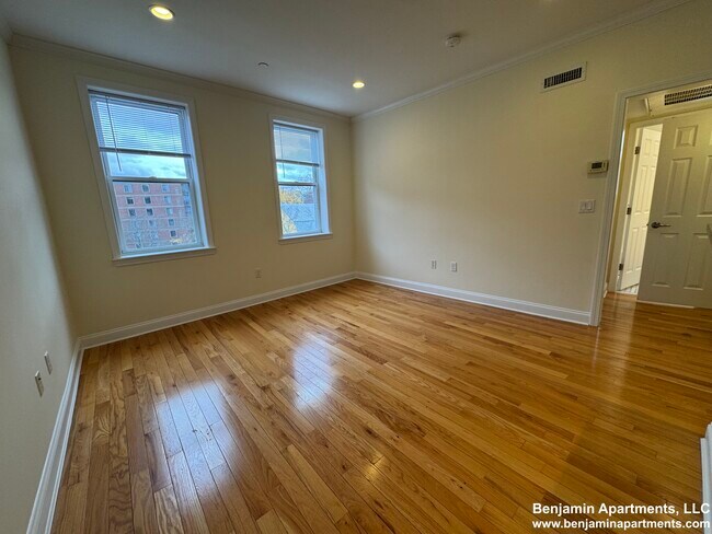 5 Chauncy St unit 65 Langdon St 1, Cambridge, MA 02138 - photo 3