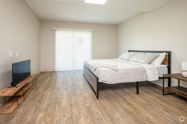 Studio - 400SF - 500SF - Primary Bedroom