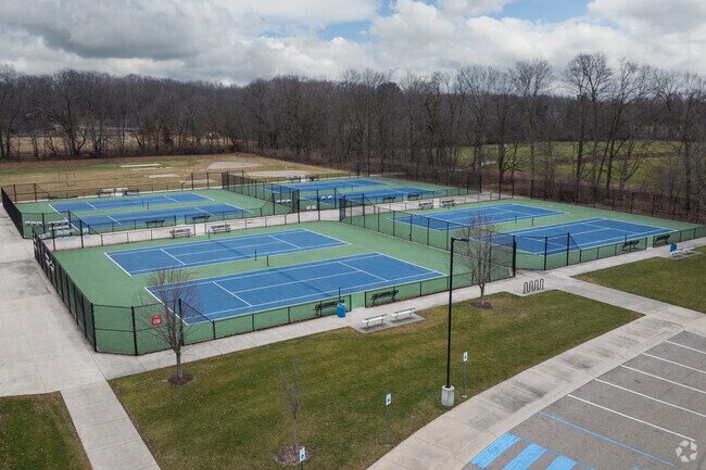 Eastern High School, Tennis courts.